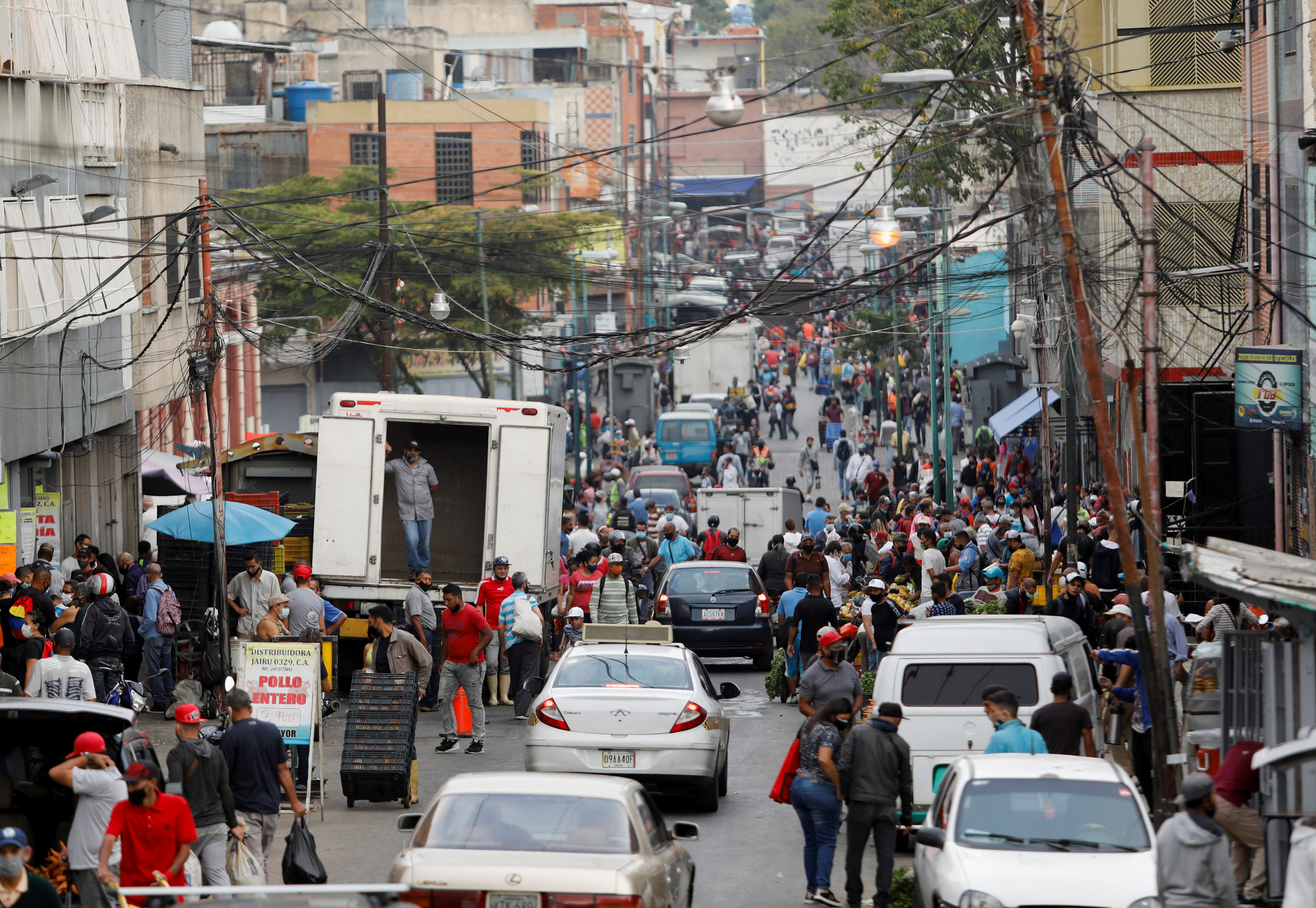 Venezolanos se preocupan más por comer que por el Covid-19