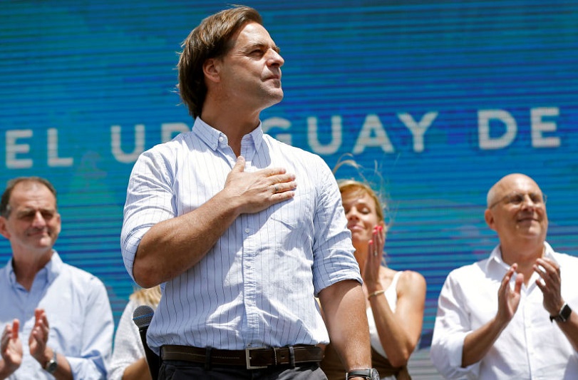 Lacalle Pou felicitó a Lasso por el triunfo en Ecuador y le hizo un llamado al trabajo conjunto