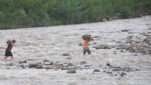Zozobra en la frontera por crecida del río Táchira #8May (VIDEO)