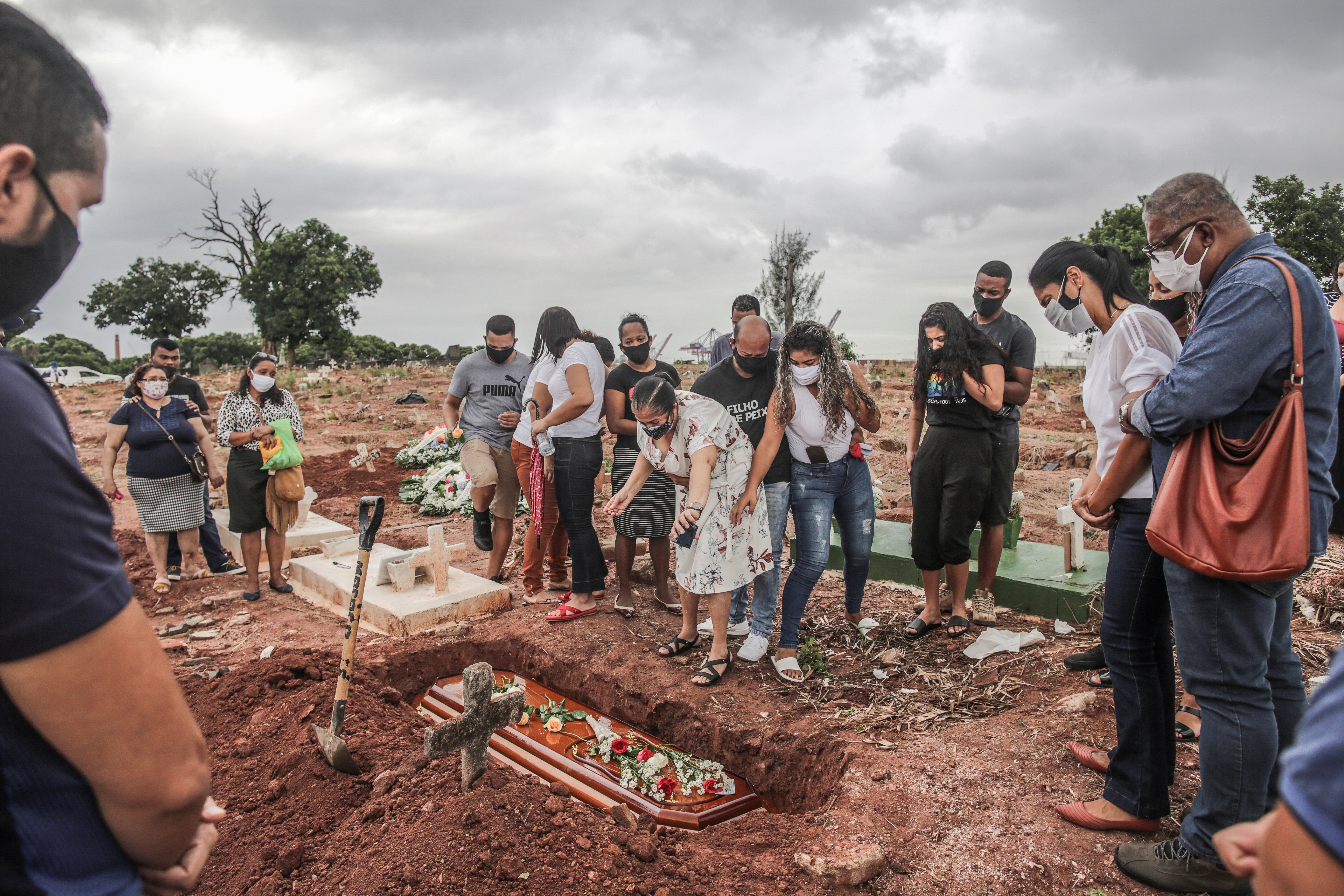 Brasil, cerca de sobrepasar las 400 mil muertes por Covid-19