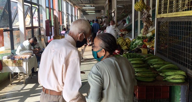 Guaireños a duras penas reúnen para medio comer