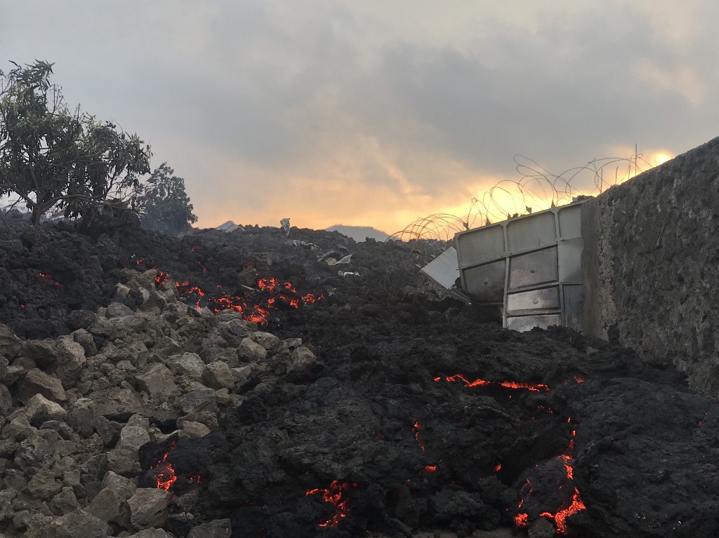 La tierra aún tiembla tras la erupción del volcán Nyiragongo en el Congo (fotos)