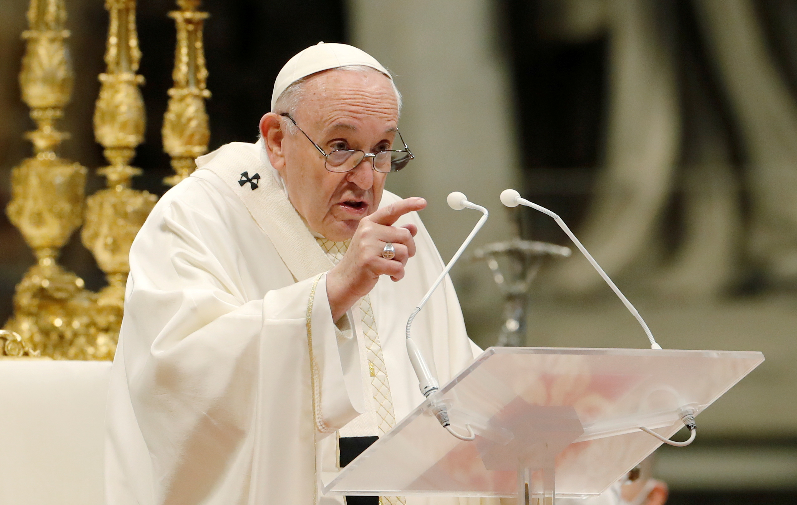 El papa Francisco endureció castigos por abuso de menores: Dejarán de ser, vestir y cobrar como obispos