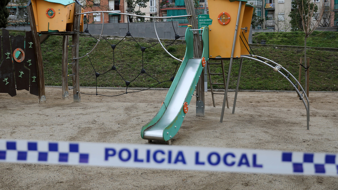 Hallan el cadáver de un hombre dentro de la estatua de un dinosaurio en España