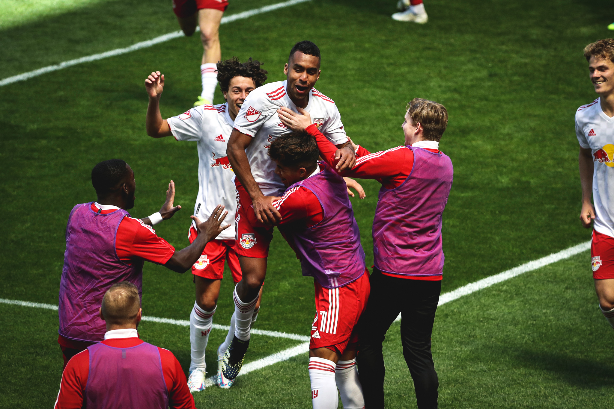 El criollo Cristian Cásseres Jr. lideró triunfo del Red Bulls sobre Chicago Fire (Video)