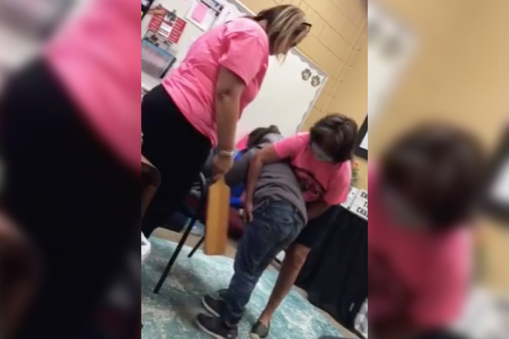 Directora de una escuela en EEUU golpeó a una niña con una tabla de madera frente a su madre (Video)