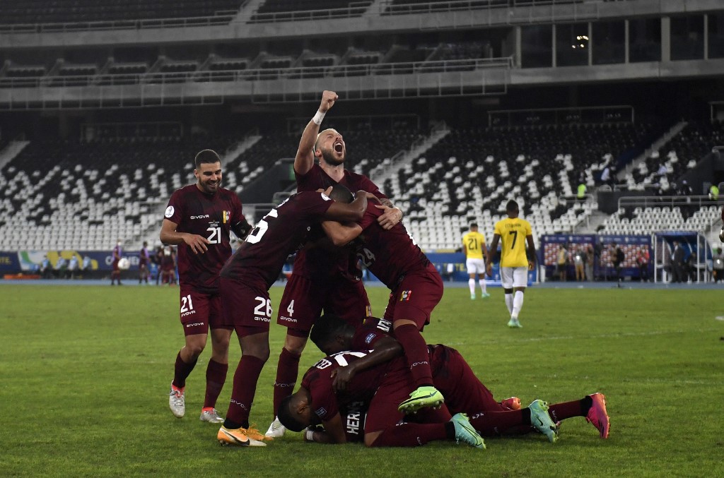 Dos cabezazos mantienen las ilusiones Vinotinto en la Copa América