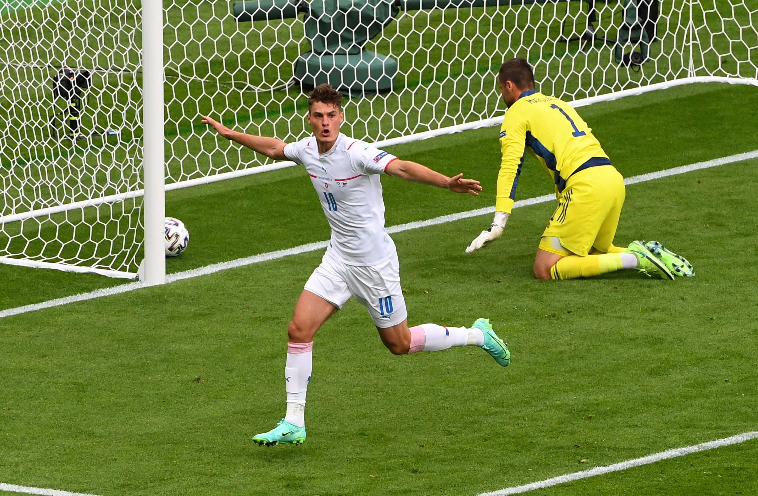 El MEGA GOLAZO que marcó Patrik Schick para República Checa en la Eurocopa que revoluciona las redes (VIDEO)