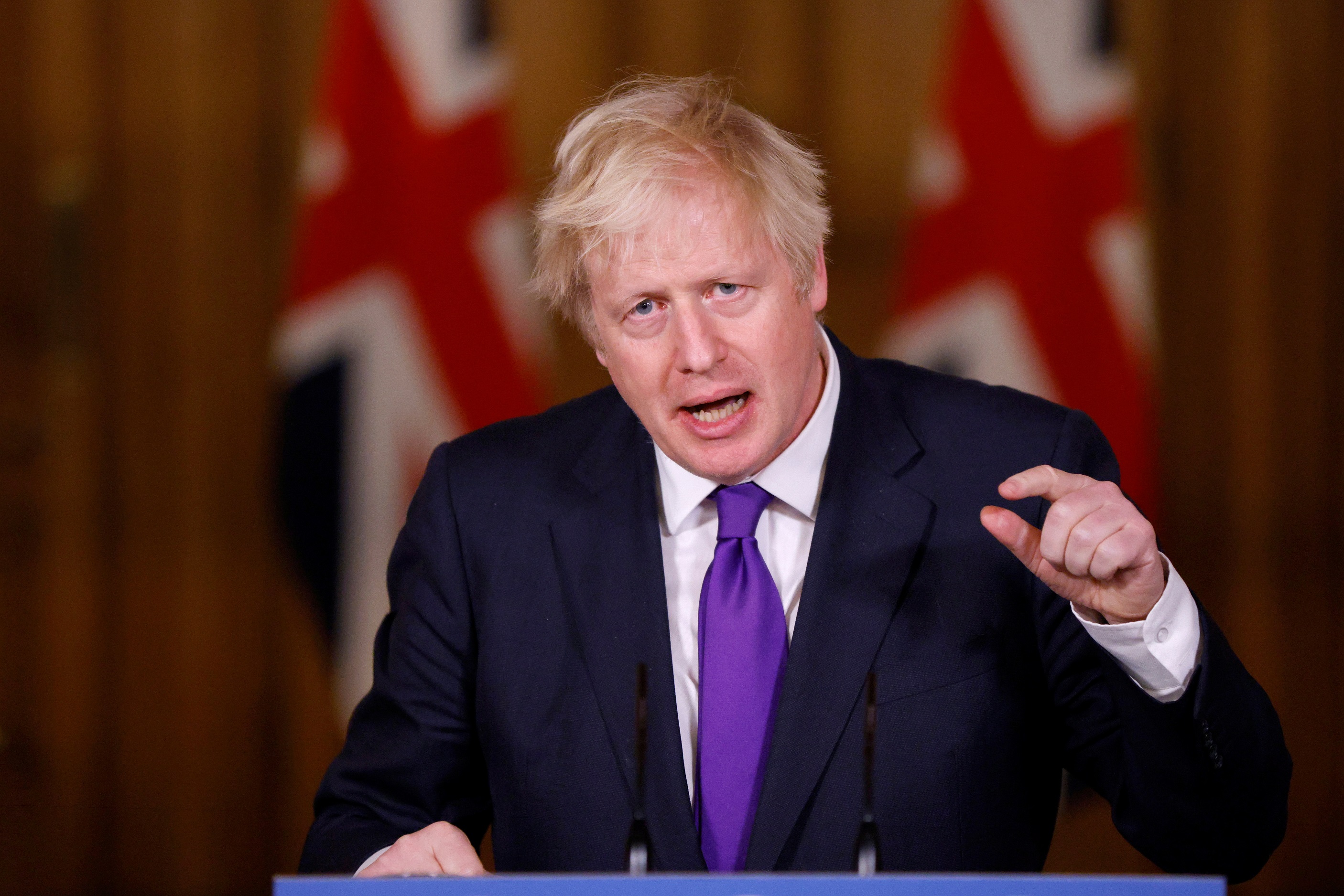 Boris Johnson advirtió un “maremoto” de ómicron y promete refuerzos más rápidos
