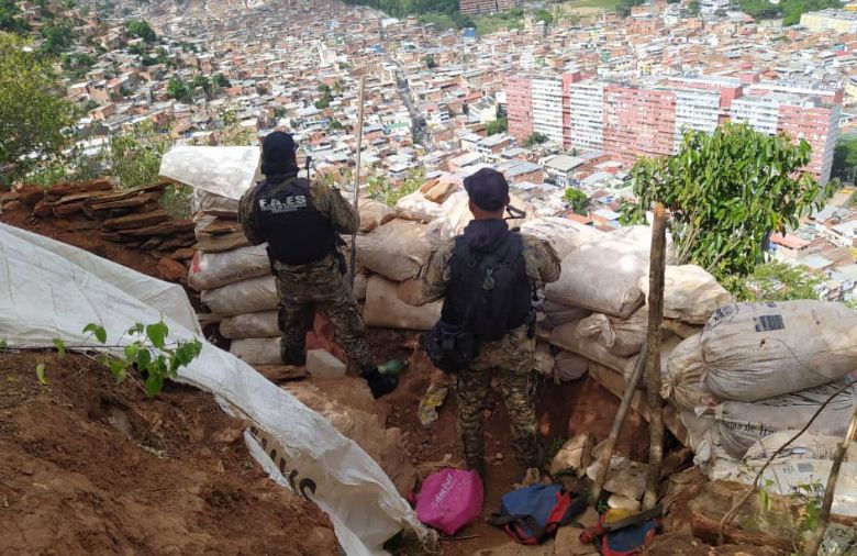 EN FOTOS: Faes tomó las trincheras construidas por delincuentes de La Vega y la Cota 905 este #12Jun