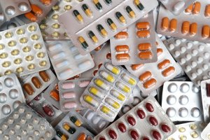 Se estudian decenas de drogas que podrían convertirse en píldoras para tratar el Covid-19 apenas se diagnostica