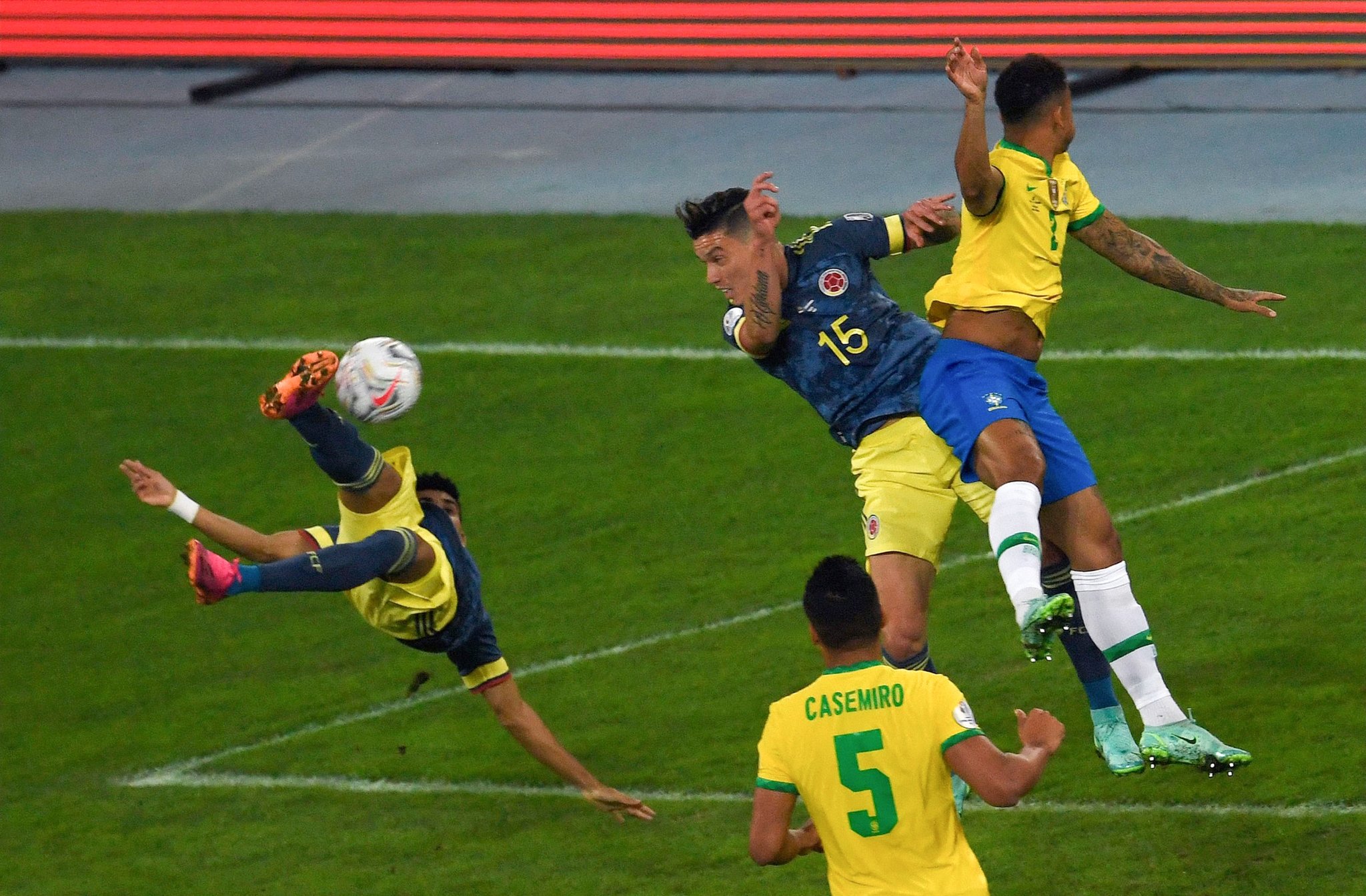 ¿Gol de la Copa? Así fue el BOMBAZO de “media chilena” que le marcó Luis Díaz a Brasil (VIDEO)