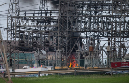 En videos: El incendio que dejó a Puerto Rico sin luz