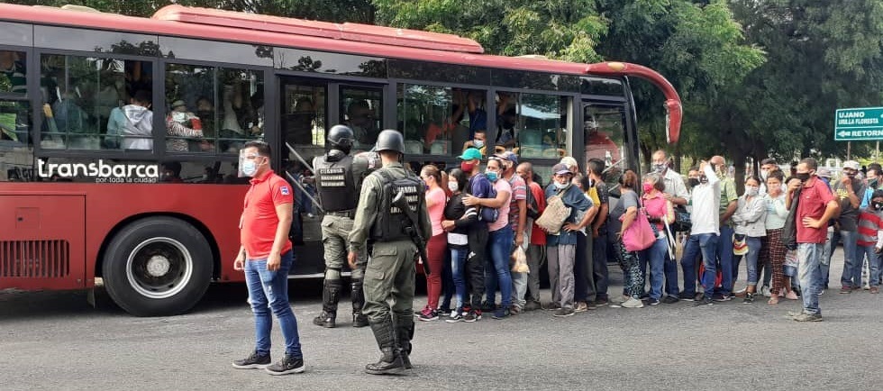 Ante las escasez de transporte público, las unidades que circulan son caldo de cultivo para coronavirus en Lara