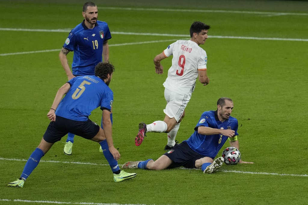 Mano de Chiellini dentro del área en el minuto 90: La polémica que reclamó toda España