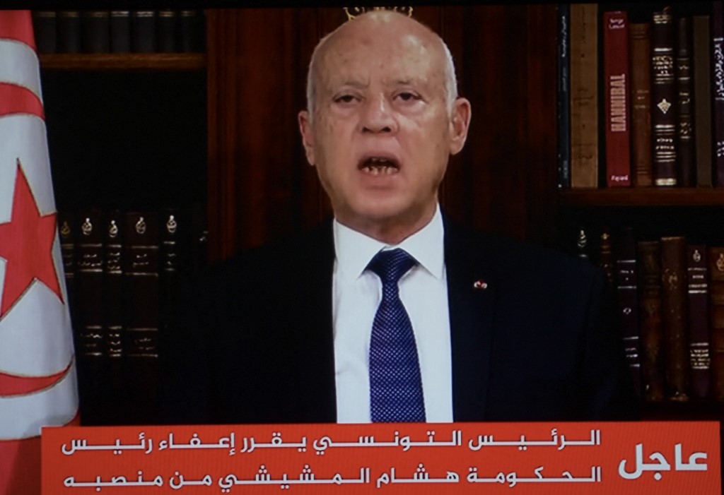 Presidente de Túnez suspendió la actividad parlamentaria y se atribuyó plenos poderes