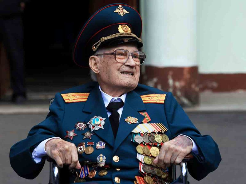 Veterano ruso de la Segunda Guerra Mundial de 102 años supera el coronavirus