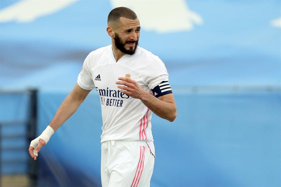 Delantero estrella del Real Madrid, Karim Benzema, positivo por Covid-19