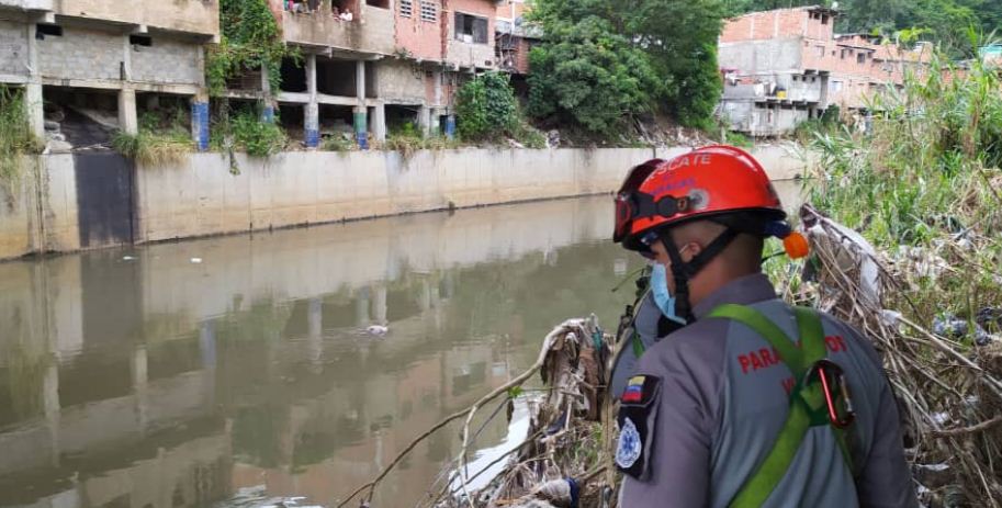 Fueron localizados dos cadáveres en el río Guaire a la altura de Petare este #11Jul (Imágenes sensibles)