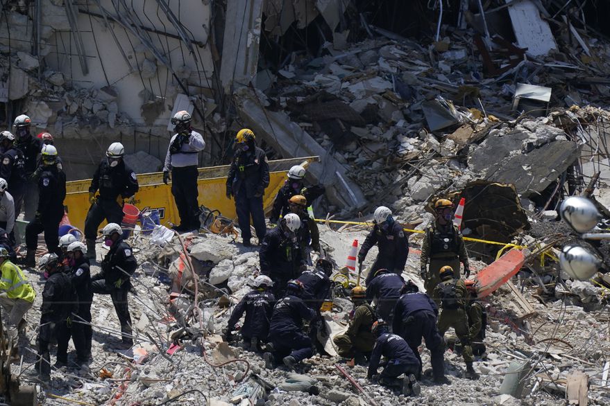 Tras la demolición del edificio en Miami hallaron otros tres cuerpos y el total de muertos asciende a 27