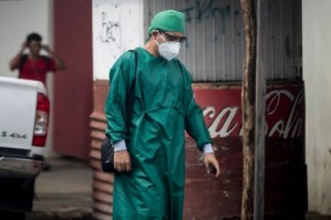 Denuncian que el régimen de Daniel Ortega hostiga al gremio de la salud en Nicaragua