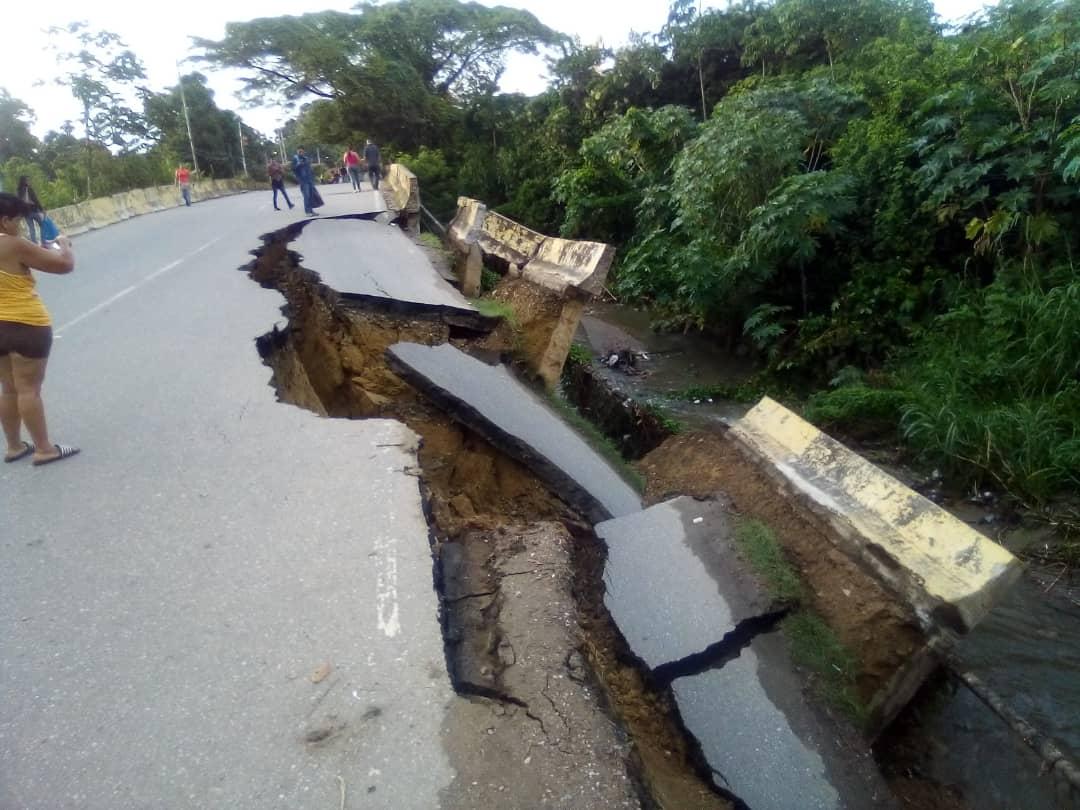 Colapsa puente La Cabrera en los Valles del Tuy