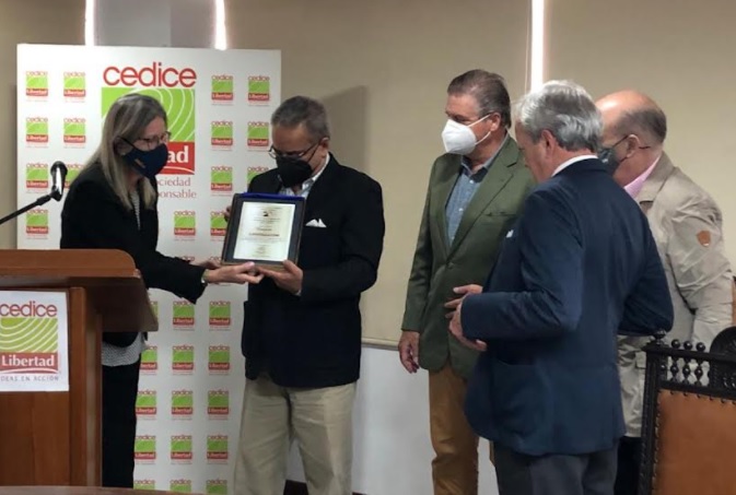 Cedice otorga Premio Anual de Periodismo Económico Milton Friedman 2021 a La Patilla