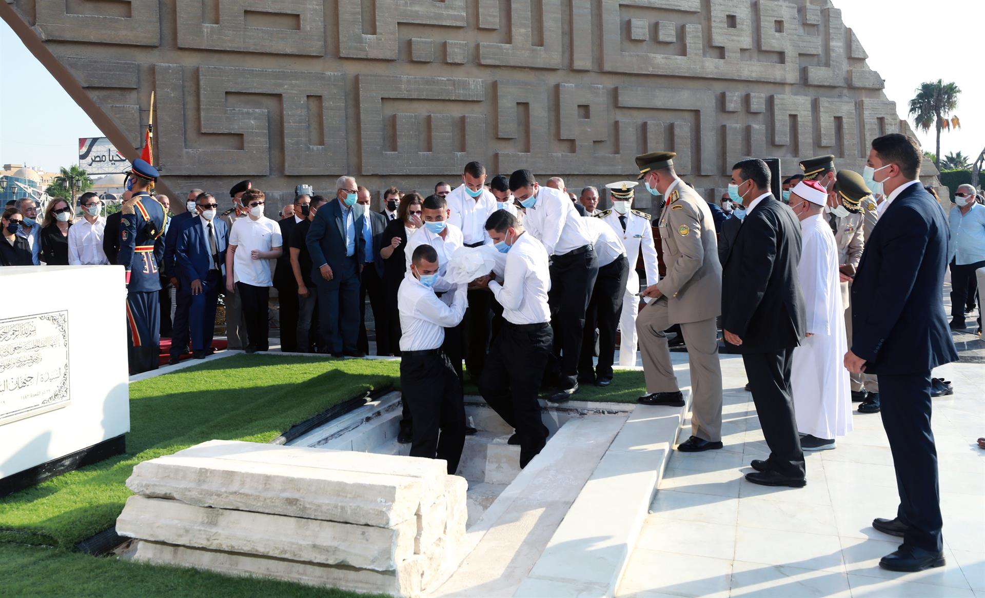 Fallece Gihan al Sadat, la viuda del expresidente egipcio Anuar al Sadat