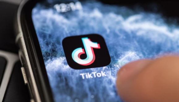 Niña chilena sufrió graves quemaduras en vías respiratorias tras realizar reto de TikTok