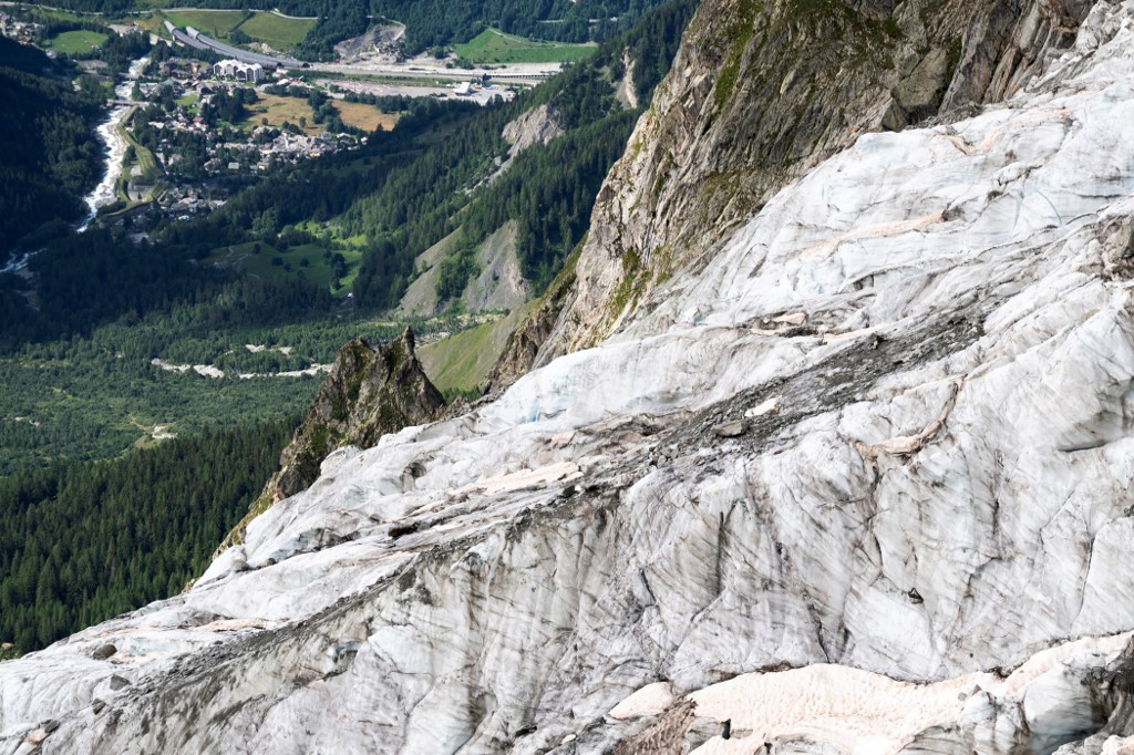 Altas temperaturas en Italia enciende las alarmas por el acelerado deshielo del glaciar en Monte Blanco (FOTOS)