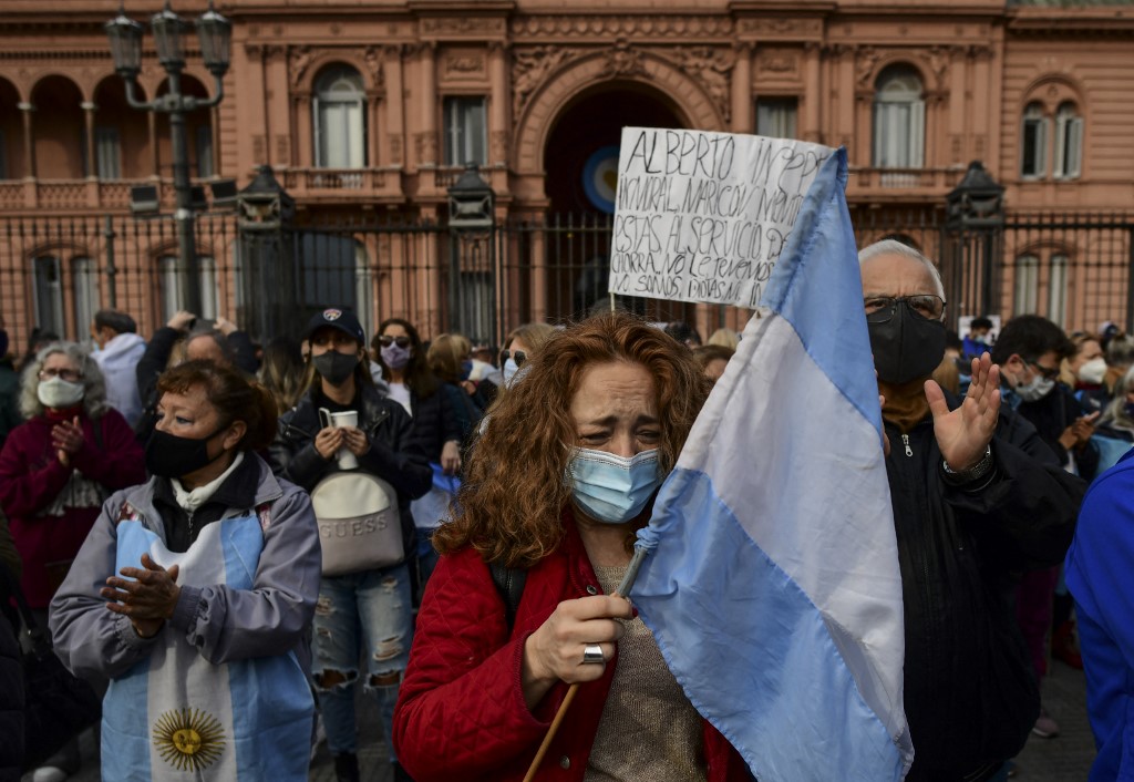 Protestaron contra Alberto Fernández por su “coronaparty” durante el confinamiento