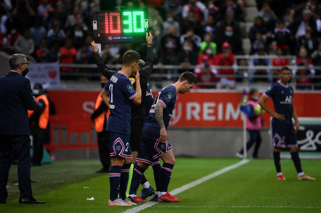 Lo que faltaba: En medio de la tormenta en el PSG, Messi se lesiona y Pochettino abre paso a un nueve once