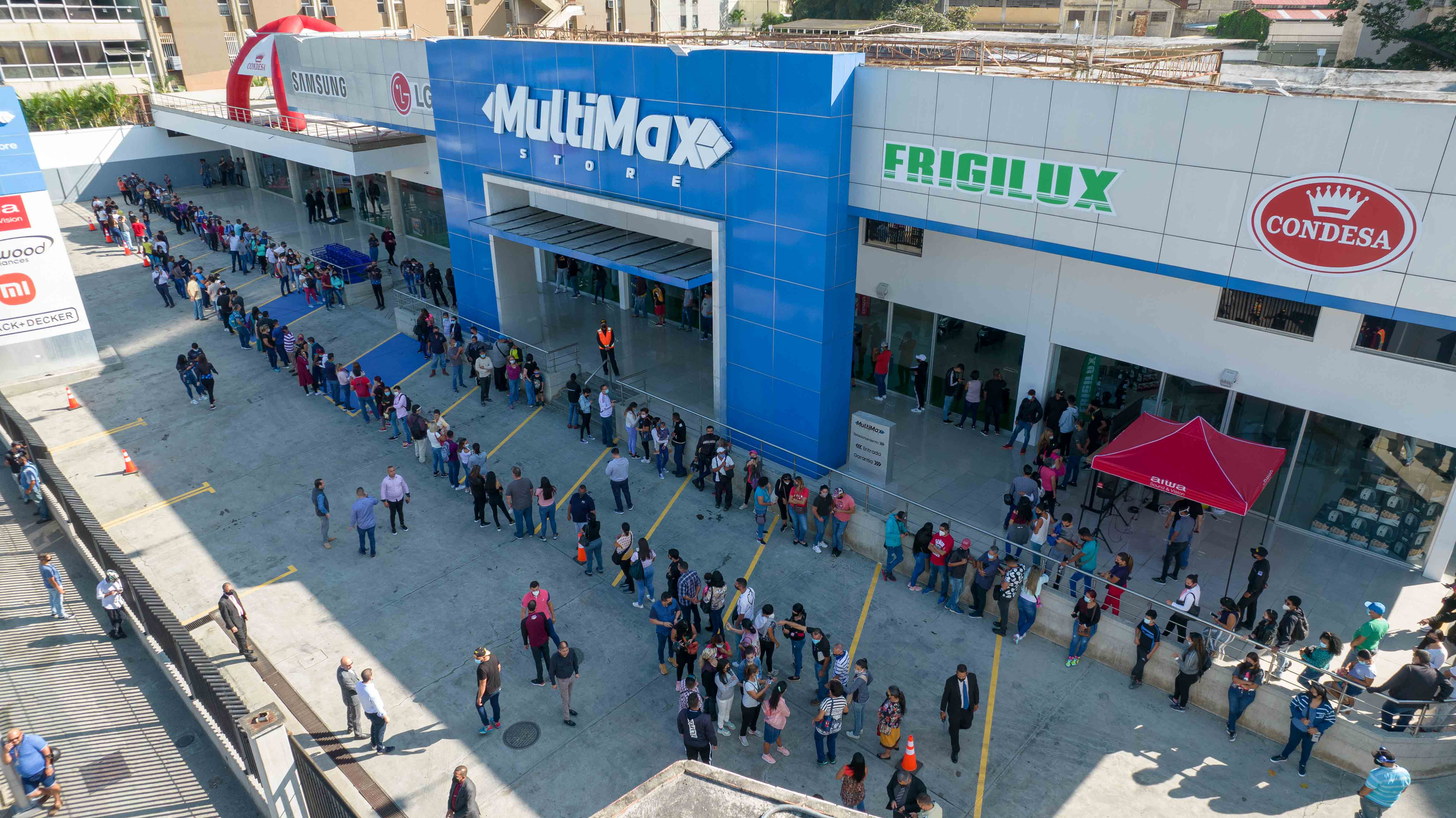 ¡Más de 30 mil venezolanos se estremecieron con la décima tienda MultiMax!