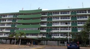 Familiares de pacientes recluidos en el Hospital Central de Maturín denunciaron la paralización de algunos servicios