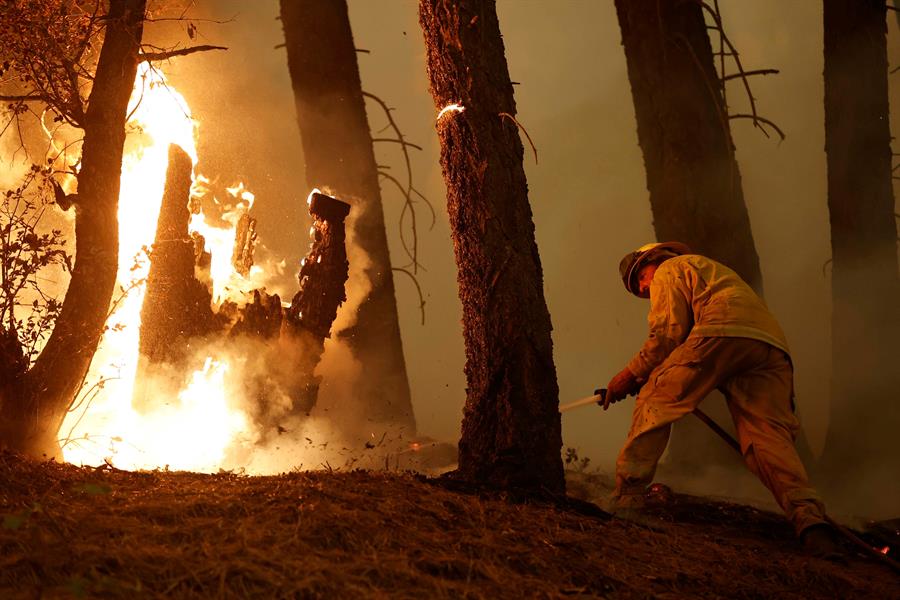 Un nuevo incendio en California arrasa un con pueblo entero