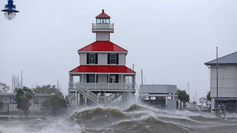 Impresionantes imágenes: Así se viven los fuertes vientos del huracán Ida en EEUU