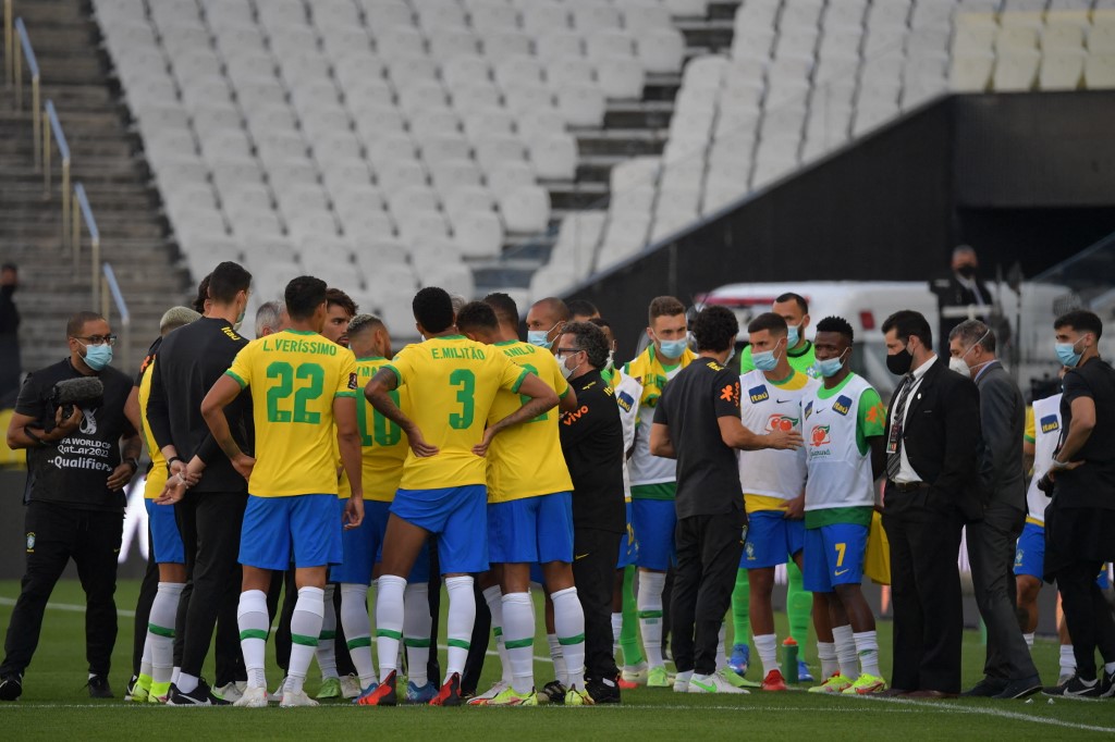 Argentina se retiró de la cancha tras ingreso de autoridades sanitarias de Brasil