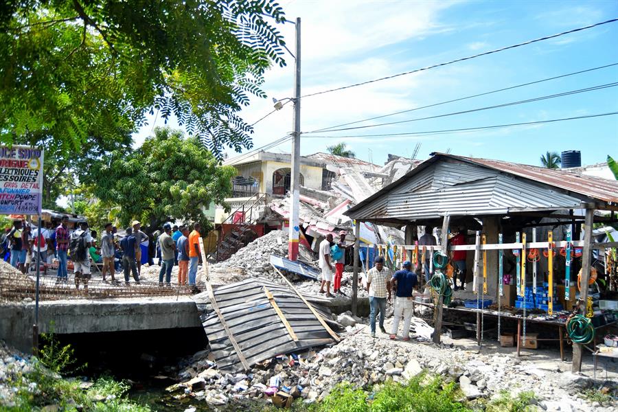 Persiste la crisis y el hambre en Haití un año después del terremoto