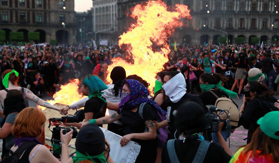 López Obrador condena actos violentos durante marcha en favor del aborto