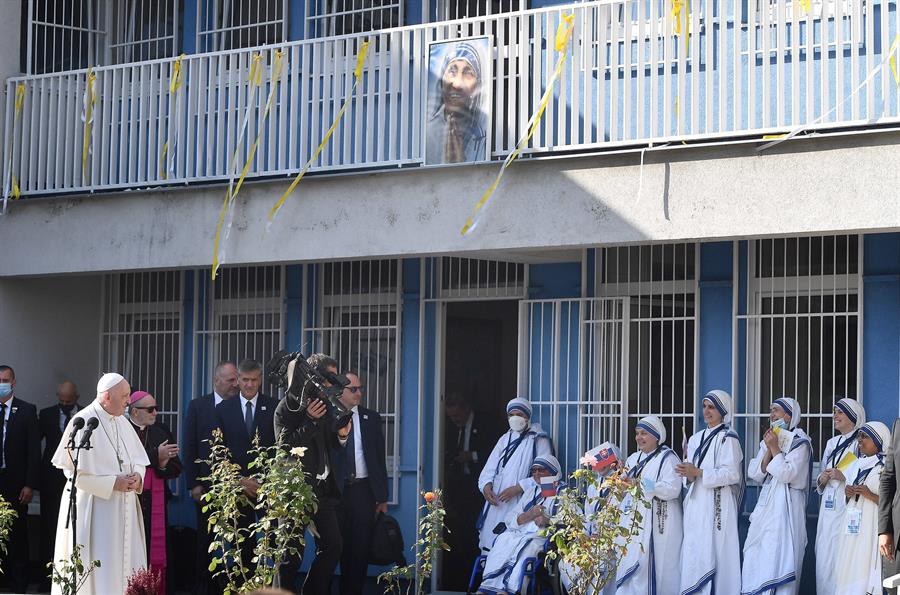 El papa Francisco visitó el hogar para necesitados de la Madre Teresa de Calcuta en Bratislava