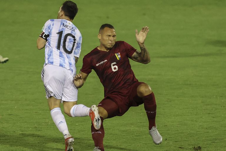 Las peores patadas en la carrera de Lionel Messi: La del venezolano Adrián Martínez a la cabeza del Top 10