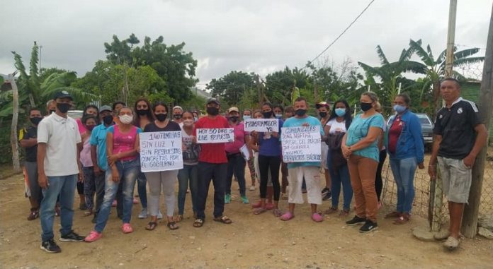 ¡A oscuras! En el barrio Ché Guevara de Lara llevan más de dos meses sin luz