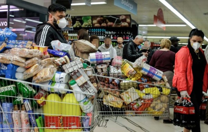 Reportan compras nerviosas en la víspera de la reconversión monetaria