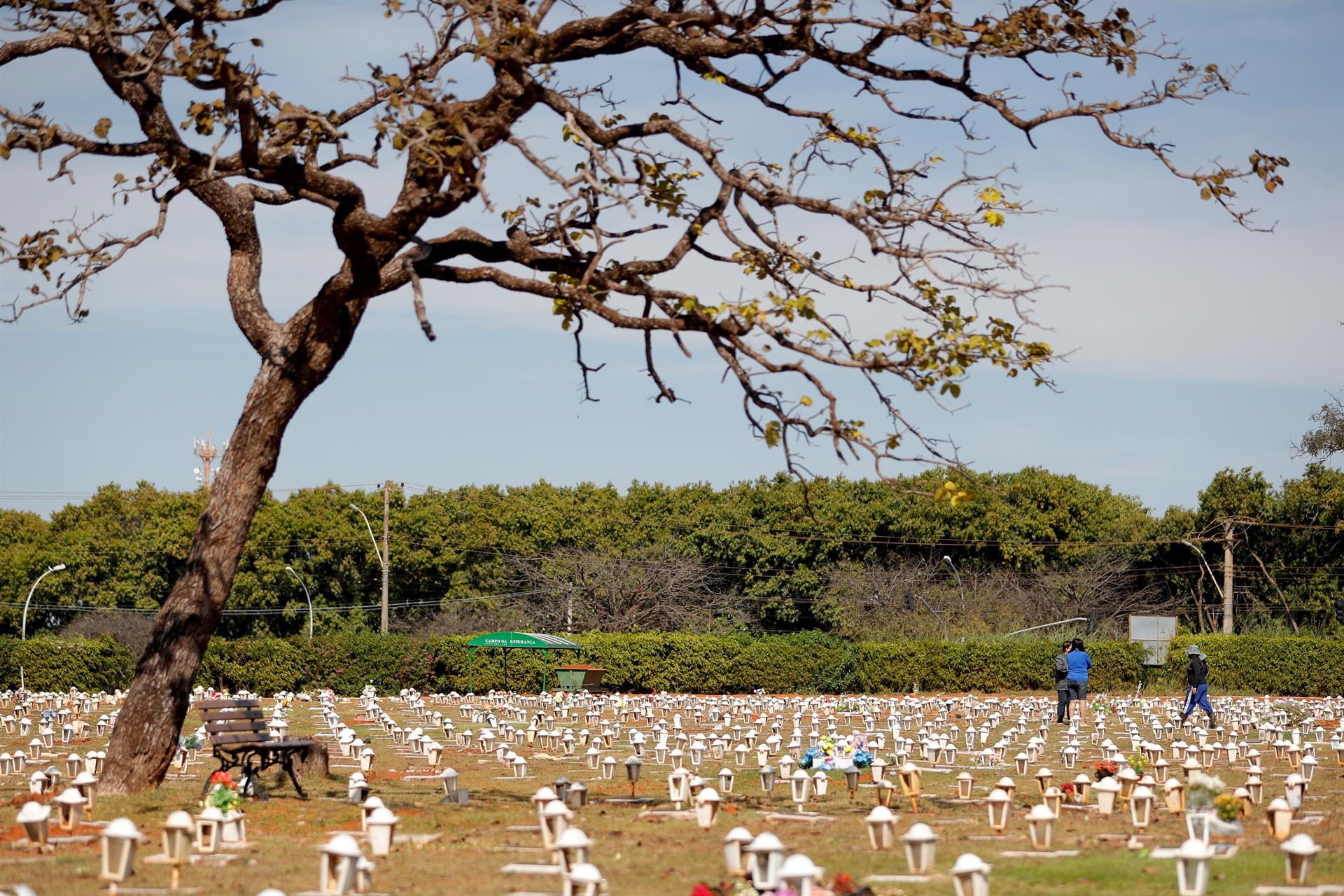 Pese a que pandemia sigue a la baja, Brasil sobrepasó las 594 mil muertes por Covid-19