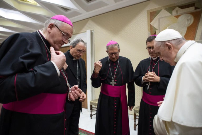 La Iglesia francesa evalúa cómo responder al informe que reveló 216 mil abusos sexuales a menores