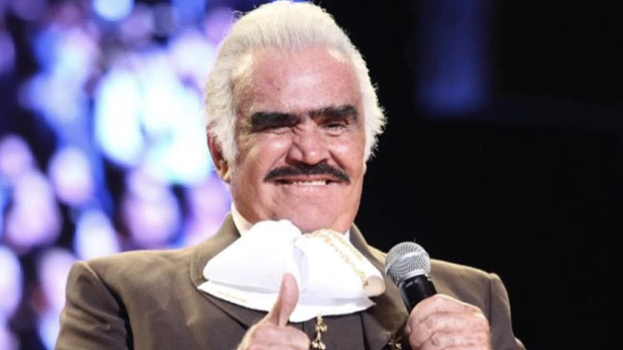 Vicente Fernández salió de terapia intensiva pero continuará hospitalizado