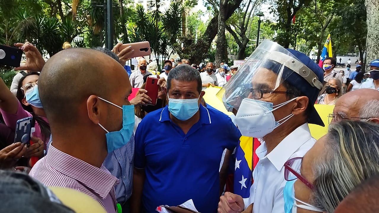 Pensionados denunciaron que el depósito de 14 Bs por “bono de aguinaldo” es una burla #19Oct (FOTOS + VIDEO)