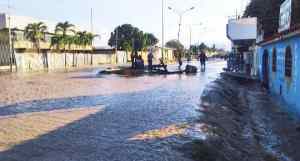 ¡EMERGENCIA! Colapso de tubería matriz inunda calles y viviendas en El Tocuyo (FOTOS)