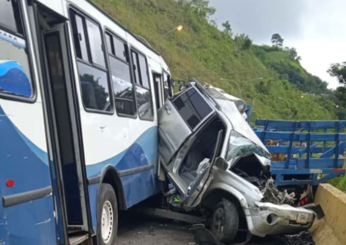 VIDEOS: Fuerte accidente en la ARC dejó seis heridos este #5Oct