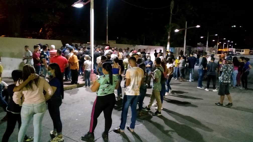 Anzoátegui: en Guanta exigen cierre de los centro de votación (FOTOS)